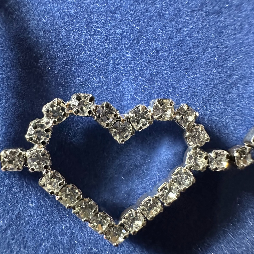 Avon sparkling chain /rhinestone Heart Accent Bracelet/clear